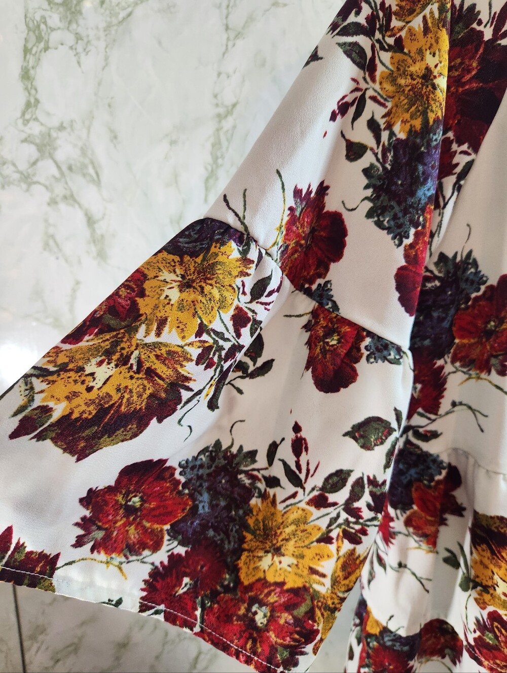 TIME and TRU Pretty Tiered Floral Top - Picture 4 of 10